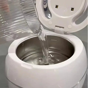 1. Ajoutez de l’eau et placez vos prothèses